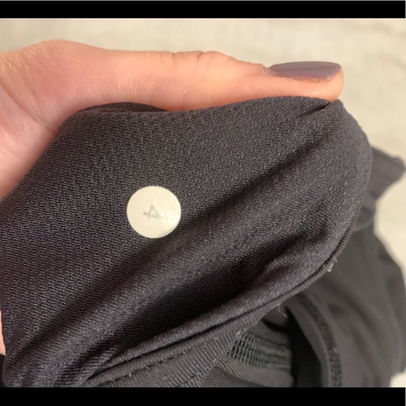 Lululemon inspire ii 7/8 pants with mesh. Sz 4 - Picture 8 of 13